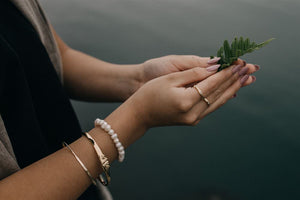 K  O  K  O  O  M  I  K  I  S O  M (NEW MOON) BANGLE