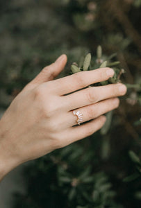 N A T O S I  (Rising Sun) Ring - White Topaz